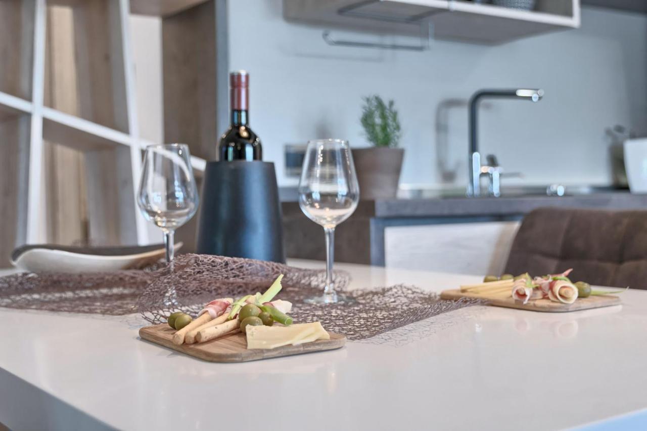 Modern Oasis Apartment 普拉 外观 照片