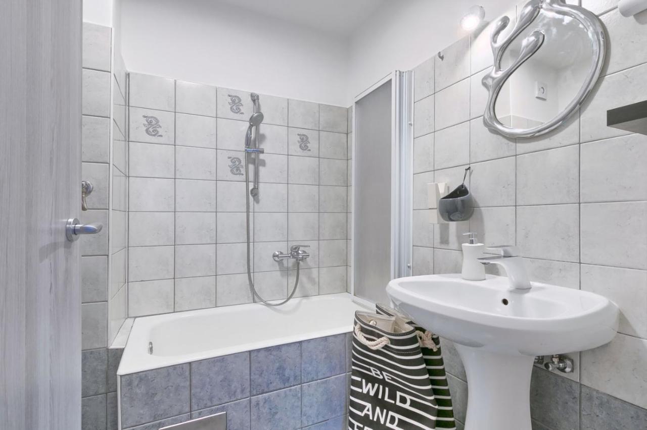 Modern Oasis Apartment 普拉 外观 照片